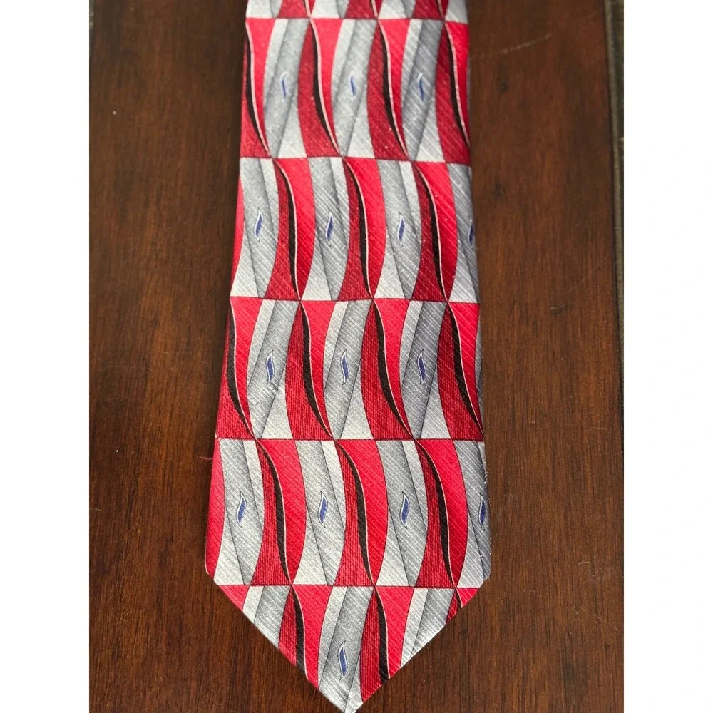 Meeting Street Necktie Red Gray Geometric Silk Hand Made Men's Tie Vintage‎